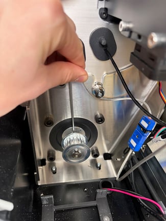 Loosening grub screw lower pulley