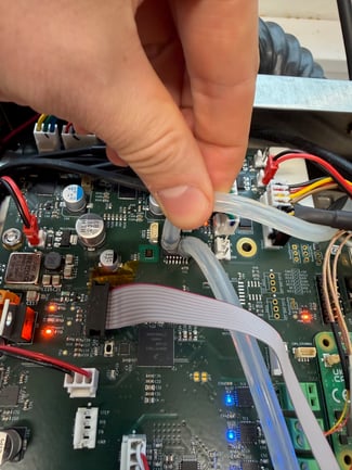 Pressure sensor connectingdisconnecting